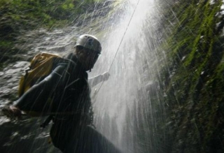 Descenso de barrancos con agua